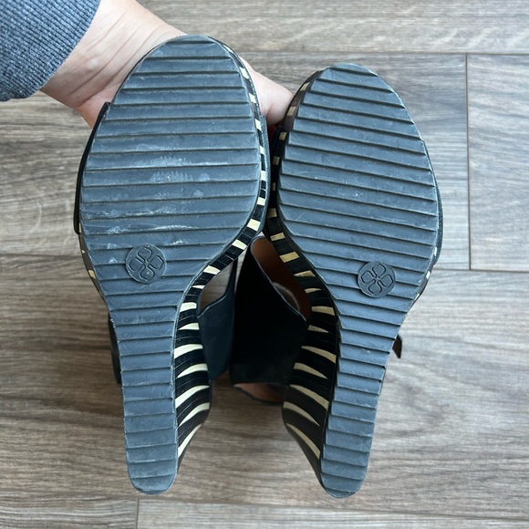 Arturo Chiang Striped Leather Wedge Sandals | 8 - Picture 5 of 8